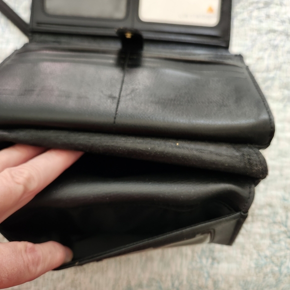 Liz Claiborne Leather Small Black Crossbody with Gold Detail - Picture 6 of 8